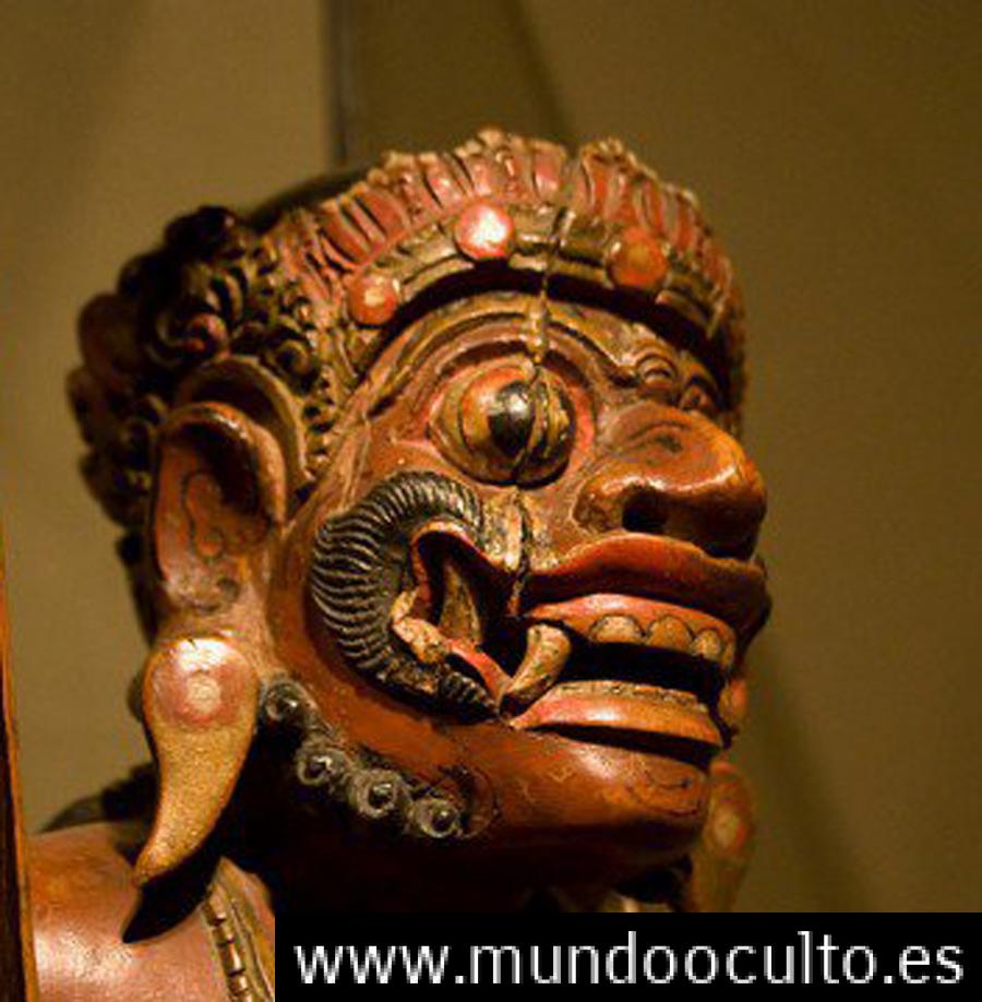 LOS DEMONIOS DE LA CUARTA DIMENSIÓN