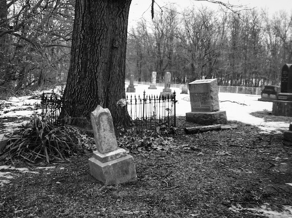 Extraños cuentos de misteriosas tumbas de brujas Extraños cuentos de misteriosas tumbas de brujas