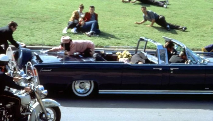 Recreación de la Película JFK de 1991 sobre la muerte de John F. Kennedy el 22 de noviembre de 1963 Recreación de la Película JFK de 1991 sobre la muerte de John F. Kennedy el 22 de noviembre de 1963