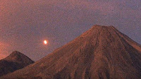 ​ENORME ESFERA ROJIZA registrada en el volcán colima