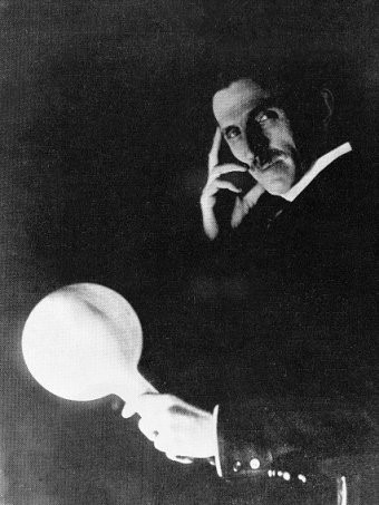 Nikola Tesla: ¿una conexión «alienígena»? Nikola Tesla: ¿una conexión «alienígena»?