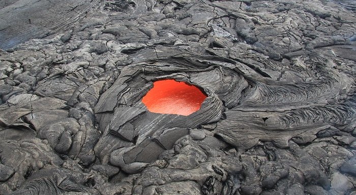 Develan un enorme y extraño agujero en Marte: entrada a una caverna subterránea Develan un enorme y extraño agujero en Marte: entrada a una caverna subterránea