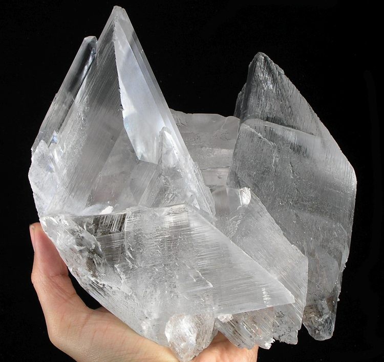 Una imagen de un "flotador" de cristal de selenita de la mina Naica. Crédito de la imagen: Rob Lavinsky / Wikimedia Commons.