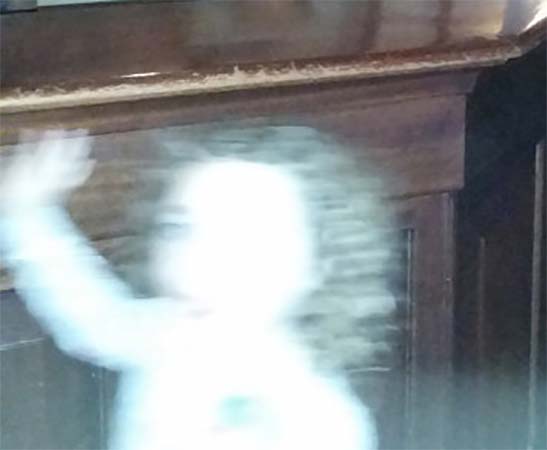 Una mujer toma en un museo la mejor fotografía de un fantasma de los últimos tiempos Una mujer toma en un museo la mejor fotografía de un fantasma de los últimos tiempos