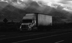 los-camioneros-se-enfrentan-a-lo-paranormal-el-fantasma-de-la-parada-de-camiones.jpg