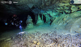 Arqueólogos submarinos que estudian el sistema de cuevas inundadas más grande del mundo, descubrieron restos humanos de 9000 años de antigüedad