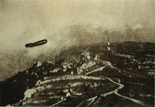Caucasus UFO photo Sorprendentes casos soviéticos: Ovnis casi desencadenan una guerra mundial y pilotos muertos por naves desconocidas