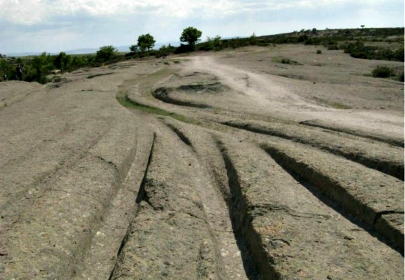 Misteriosos y antiquísimos surcos en el paisaje del Valle de Frigia, Turquía. (Fotografía: Alexander Koltypin/La Gran Época)