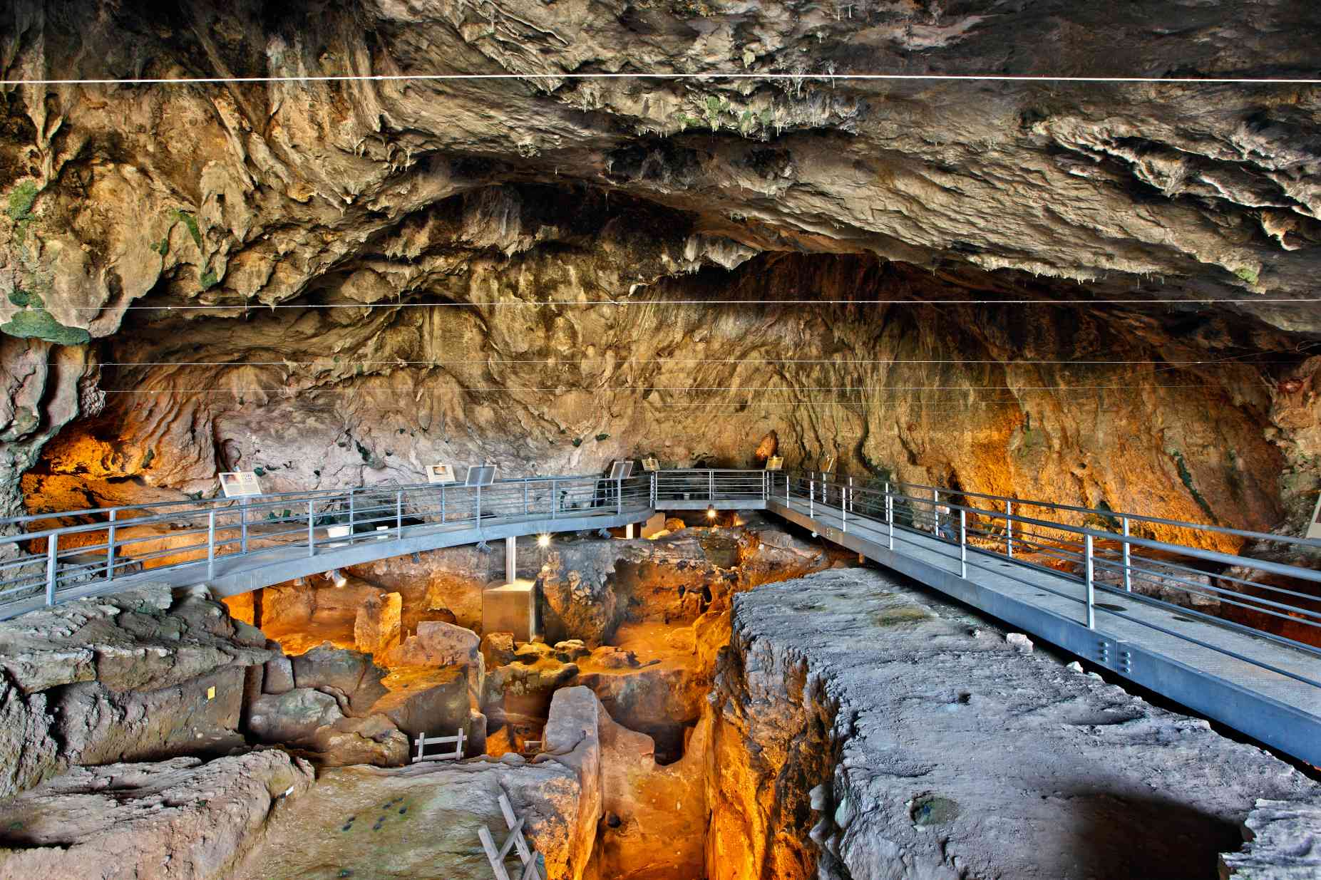 Cueva de Teópetra