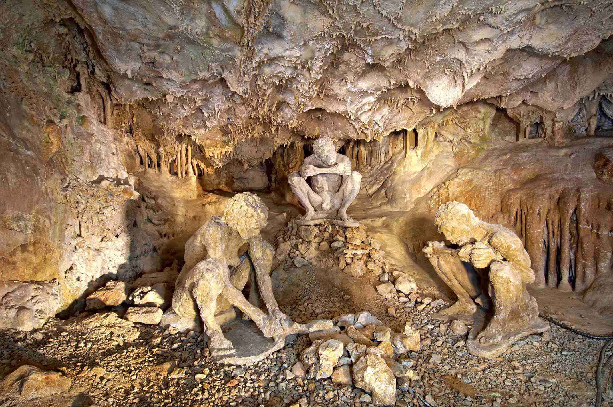 Какую вещь бекки нашли в пещере. Пещера Петралона. Пещера Теопетра, Метеора, Греция. Пещера Петралона Салоники.