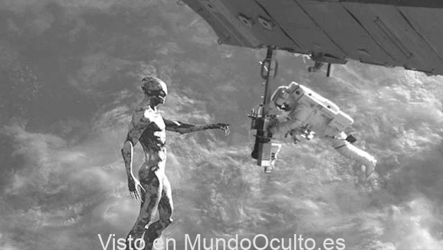Experto de la NASA afirma haber visto una entidad de 3 metros de altura con 2 astronautas en una misión espacial