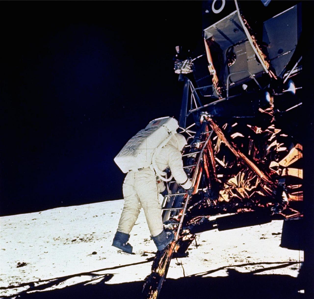 El momento que el astronauta Buzz Aldrin supuestamente vio extraterrestres en la Luna