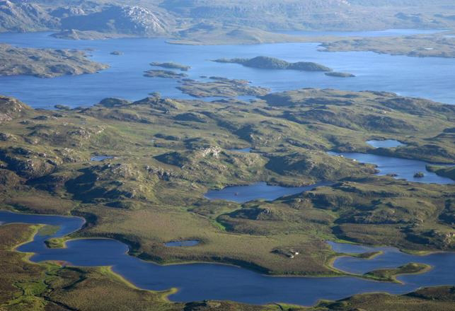 ¿Es posible que los monstruos del lago Ness puedan moverse sigilosamente del lago a otros lagos en Escocia? ¡Túneles!
