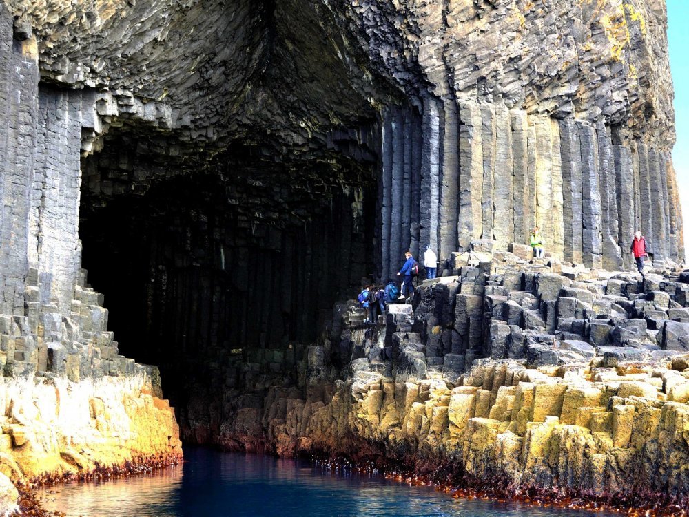 Staffa - "Isla de las columnas", que según las leyendas de los vikingos fue construida por los gigantes 3