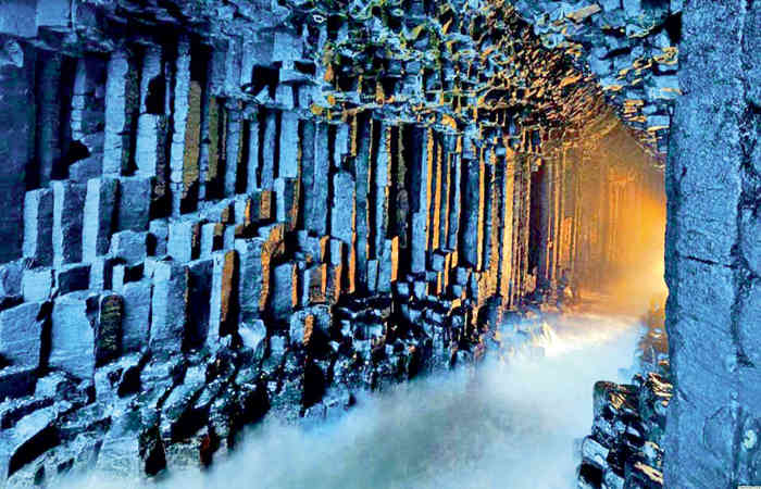 Staffa - "Isla de las columnas", que según las leyendas de los vikingos fue construida por los gigantes 4
