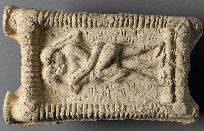 El beso registrado más antiguo de la humanidad ocurrió en Mesopotamia hace 4.500 años: nuevo estudio
