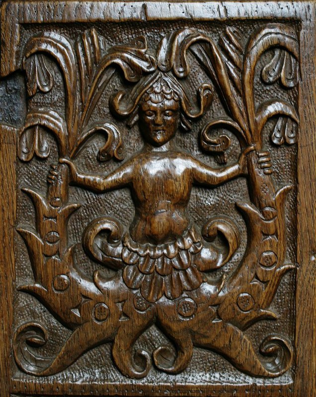 Esta extraña criatura, quizás una sirena, aparece labrada en la madera de un banco de la Iglesia del Espíritu Santo de Crowcombe, Somerset, Inglaterra. 1535. (Jacqui Ross-CC BY 2.0)
