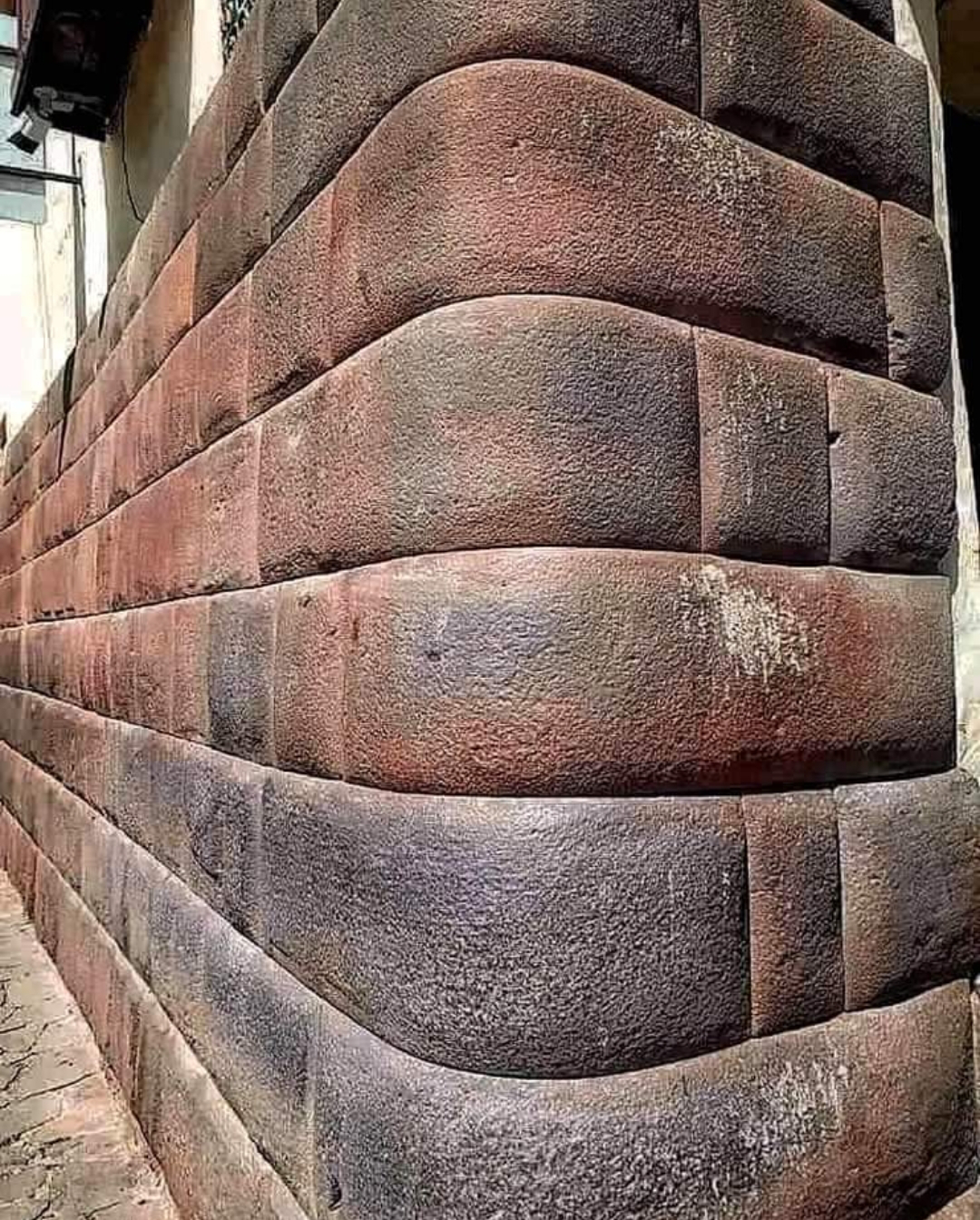 Sorprendente y hermoso ejemplo de mampostería antigua en piedra en Perú.