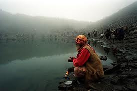 El lago Skeleton de Roopkund, India 1