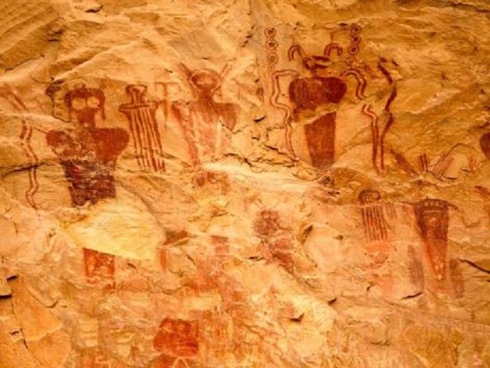 Pinturas rupestres extraterrestres antiguas