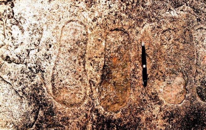 indian-footprints - India: ¿Huellas incrustadas en la roca, evidencia de antiguos astronautas?