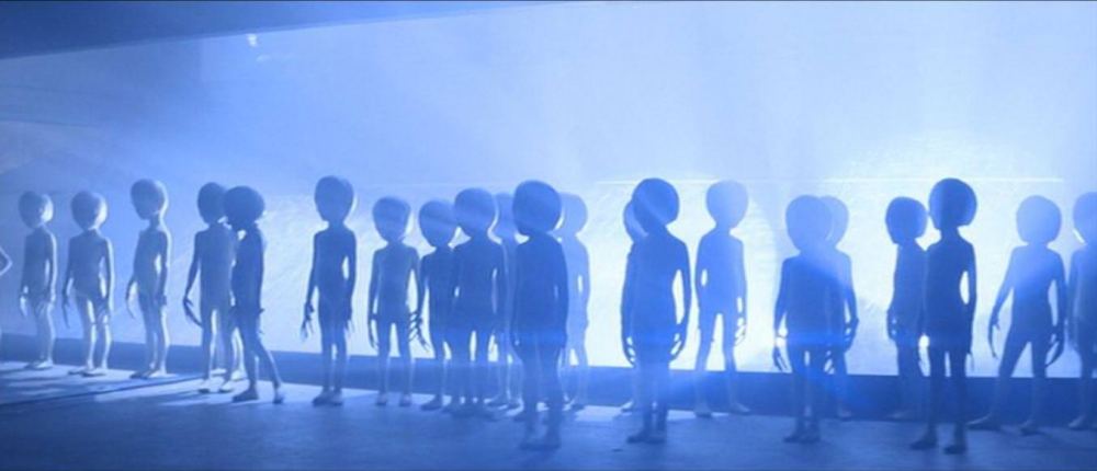 Los extraterrestres en la película de 1979 "Encuentros cercanos del tercer tipo" resuenan en nosotros como una forma en que podría ocurrir el "primer contacto" con los extraterrestres. Un nuevo artículo examina múltiples formas en que podríamos conocer la existencia de vida en otras partes del Universo. Crédito: Columbia Pictures / Alien Wiki