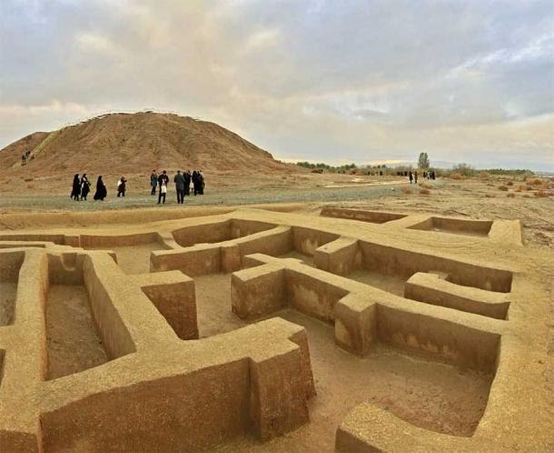 El sitio de Konar Sandal cerca de Jiroft en Irán ha revelado los restos de una cultura antigua que, según algunos expertos, es la verdadera cuna de la civilización. (Descubre Kerman)
