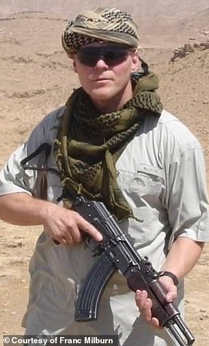 El veterano paracaidista británico Franc Milburn (en la foto de Irak en 1997) afirma que un ex miembro de las fuerzas especiales británicas le confesó claramente acerca de una operación ultrasecreta que involucraba una nave "no humana" derribada.