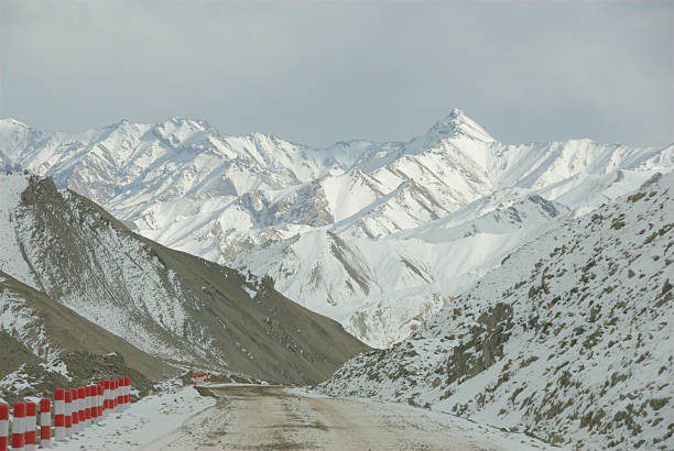 En las blancas montañas de la ancestral Kunlun, uno de los sitios más reverenciados de toda China, y antiguo centro del mundo, se ocultan grandes secretos