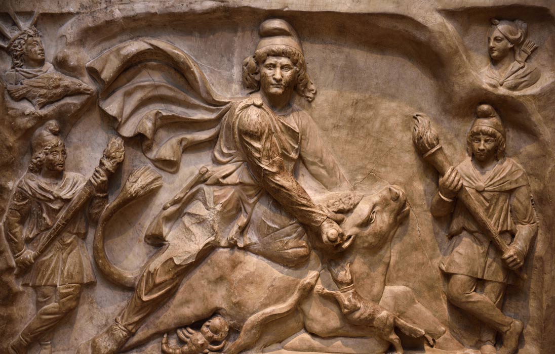 Mithra slaying the bull La Teoría del “Ser Divino Universal” en distintas épocas. Las Impactantes similitudes de Jesús con las deidades de antiguas civilizaciones Horus, Krishna, Mithra y Dionisio