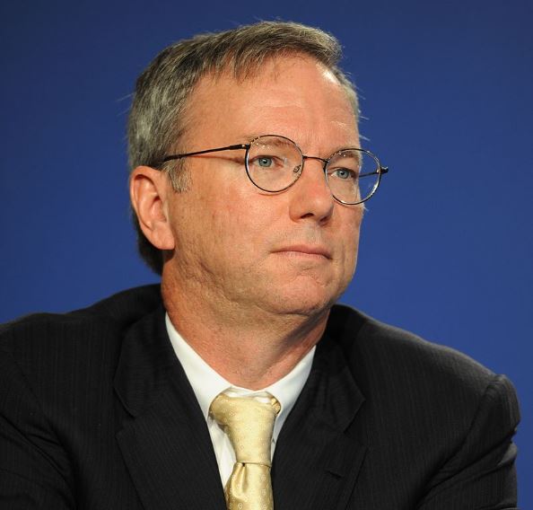 Ex director ejecutivo de Google advierte que la IA está a punto de escapar al control humano Ex director ejecutivo de Google advierte que la IA está a punto de escapar al control humano