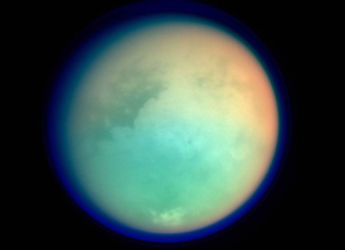 Existe vida en Titán? Científicos sugieren que podría haber vida extraterrestre en la luna de Saturno