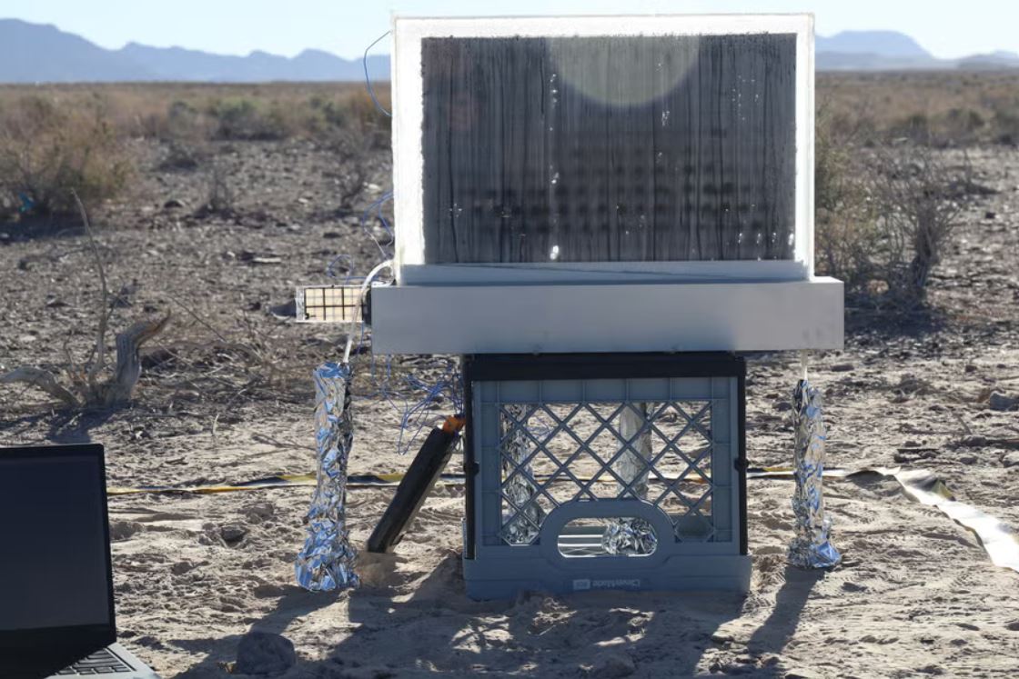 Los ingenieros del MIT han desarrollado un nuevo dispositivo pasivo que extrae agua del aire, incluso en algunos de los lugares más secos de la Tierra, como el Valle de la Muerte de California, que se muestra aquí.